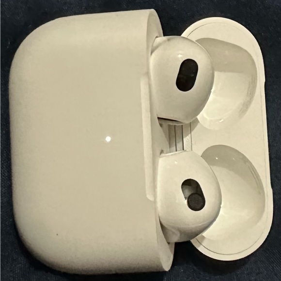 Apple airpods - Picture 2 of 3